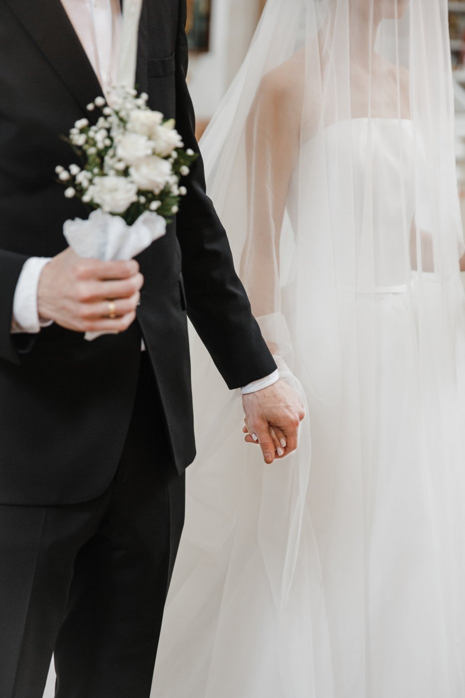 midsection-bride-holding-bouquet.jpg